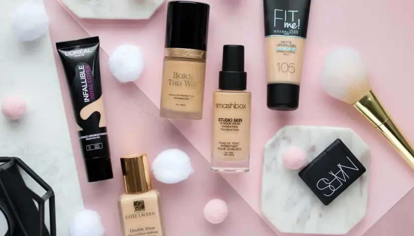Podkład na niedoskonałości: Jak wybrać i aplikować bez efektu maski?