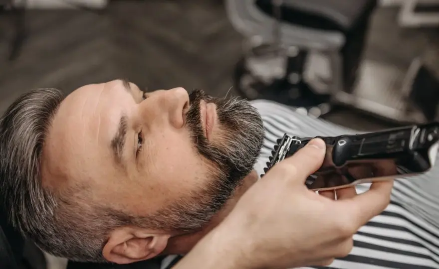 Braun czy Philips? Wybierz idealną golarkę: poradnik eksperta