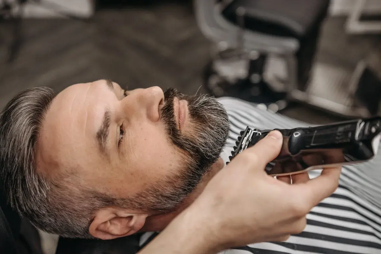 Braun czy Philips? Wybierz idealną golarkę: poradnik eksperta